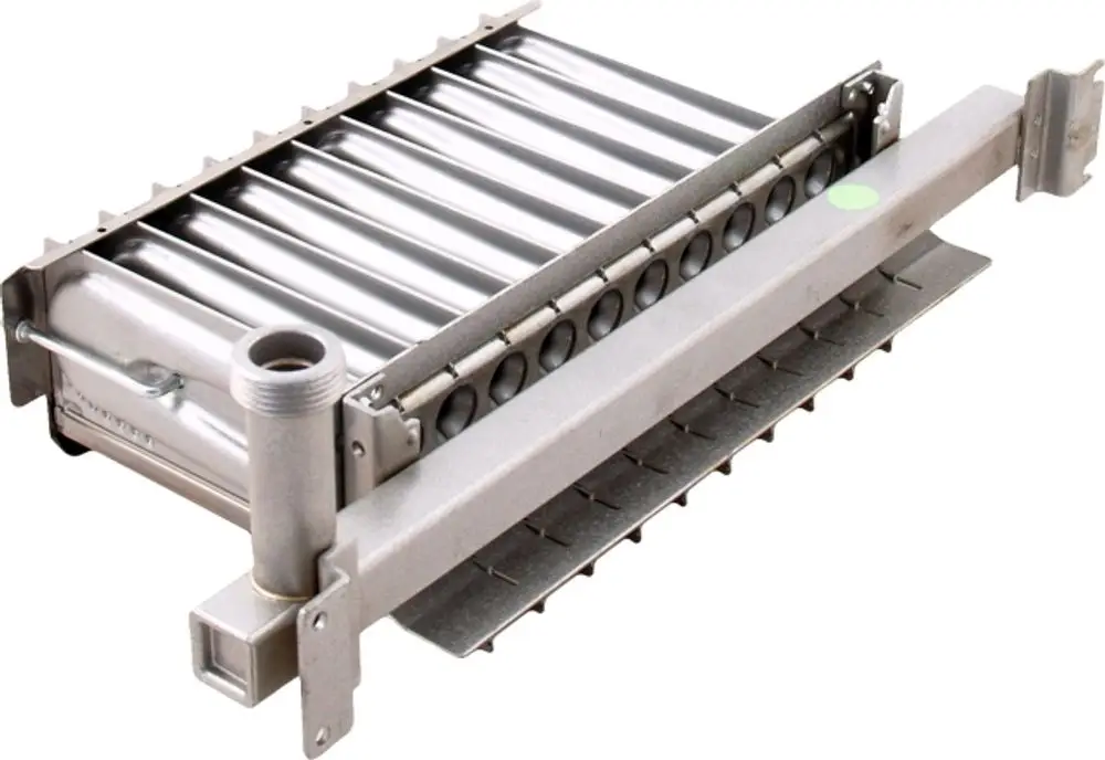 Gasbrenner mit mehreren Düsen für Erdgas, hergestellt von Wolf. Das Bauteil ist aus Metall und zeigt eine durchgehende Struktur mit seitlichen Halterungen.
